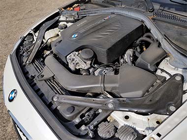 BMW M325i Motorraum vorher