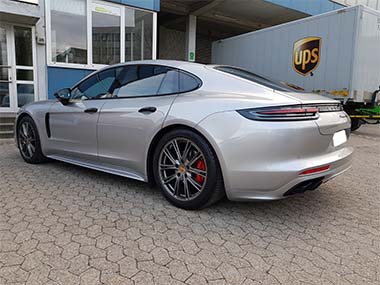 Porsche Panamera 4S hinten nachher