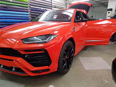 Lamborghini Urus Vollfolierung rot