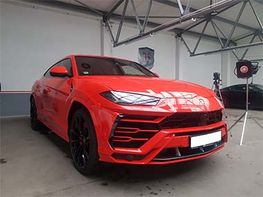 Lamborghini Urus Vollfolierung rot