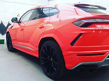 Lamborghini Urus Vollfolierung rot